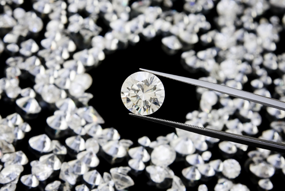 nhà giàu mua kim cương