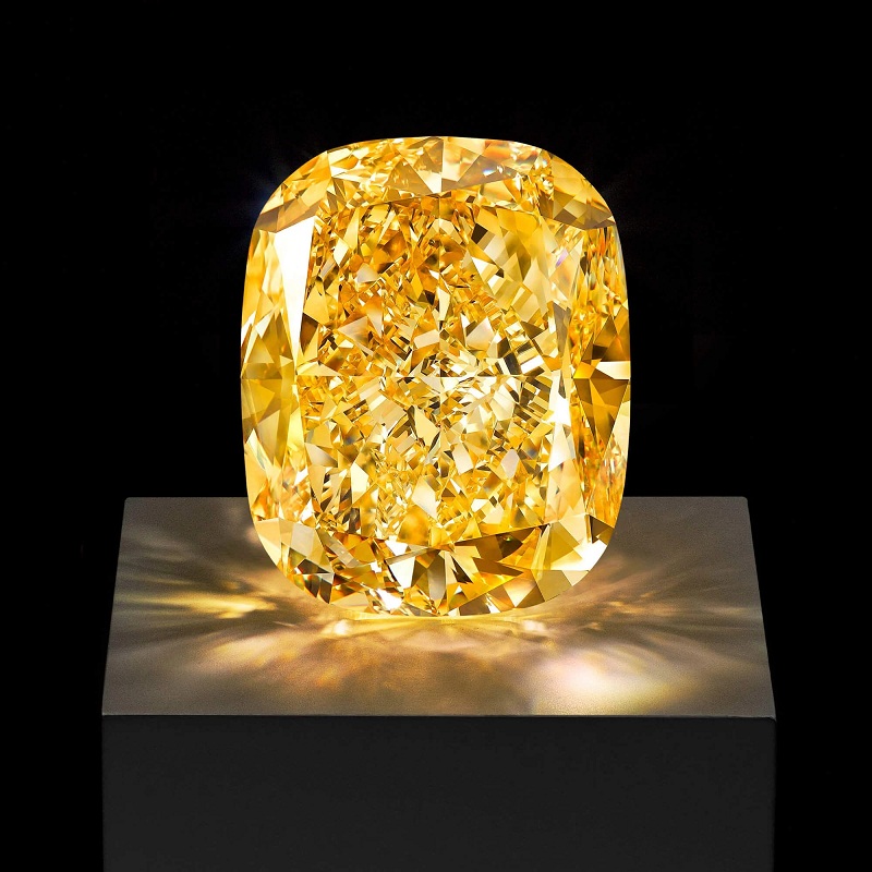 Vì sao nên chọn mua kim cương màu vàng?