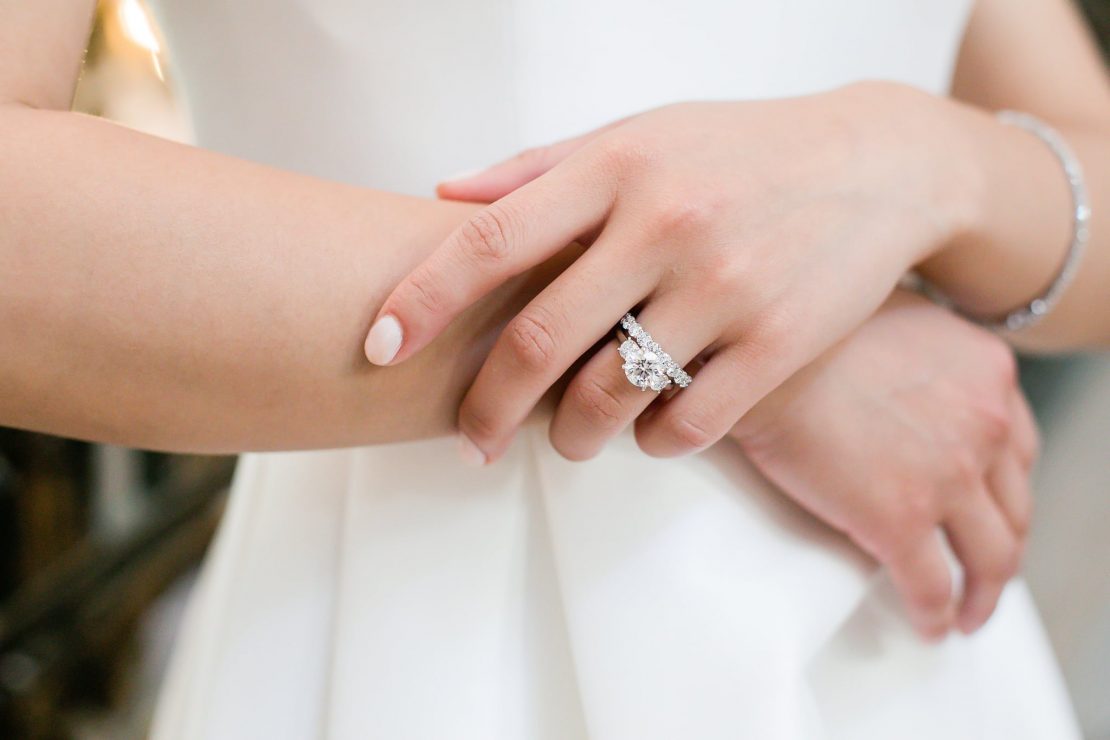 Tại sao nhẫn cưới kim cương đẹp đá chủ phải 4.5ly