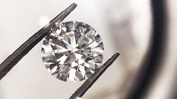Blemish trong kim cương là gì?