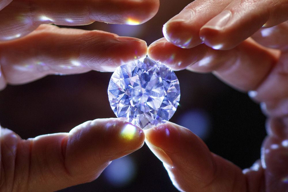 Khách mua kim cương thường rất giàu