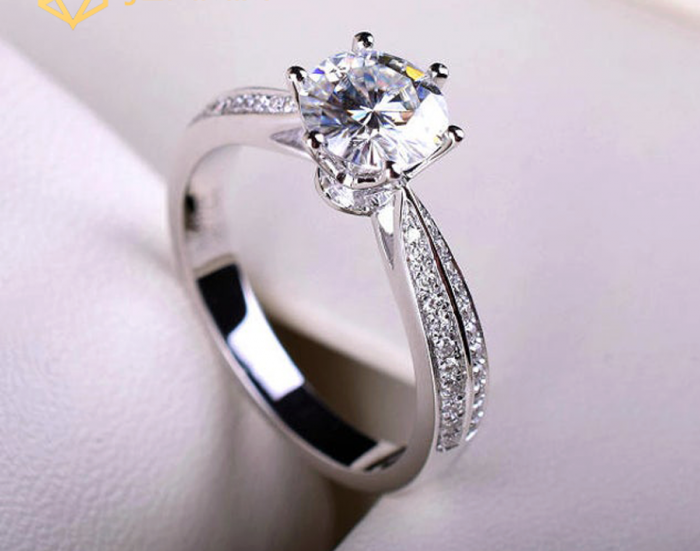 nhẫn kim cương 2 carat giá bao nhiêu