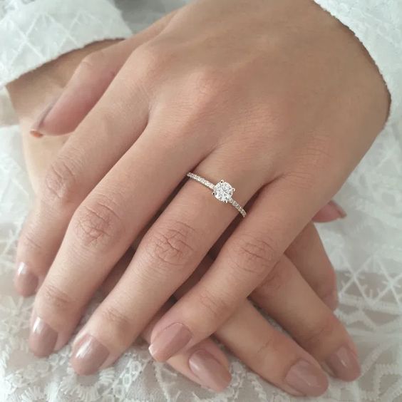 Nhẫn kim cương đeo ngón nào đẹp
