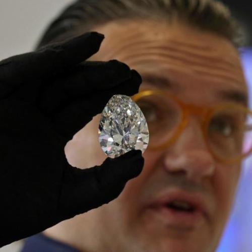 Viên kim cương siêu to khổng lồ 