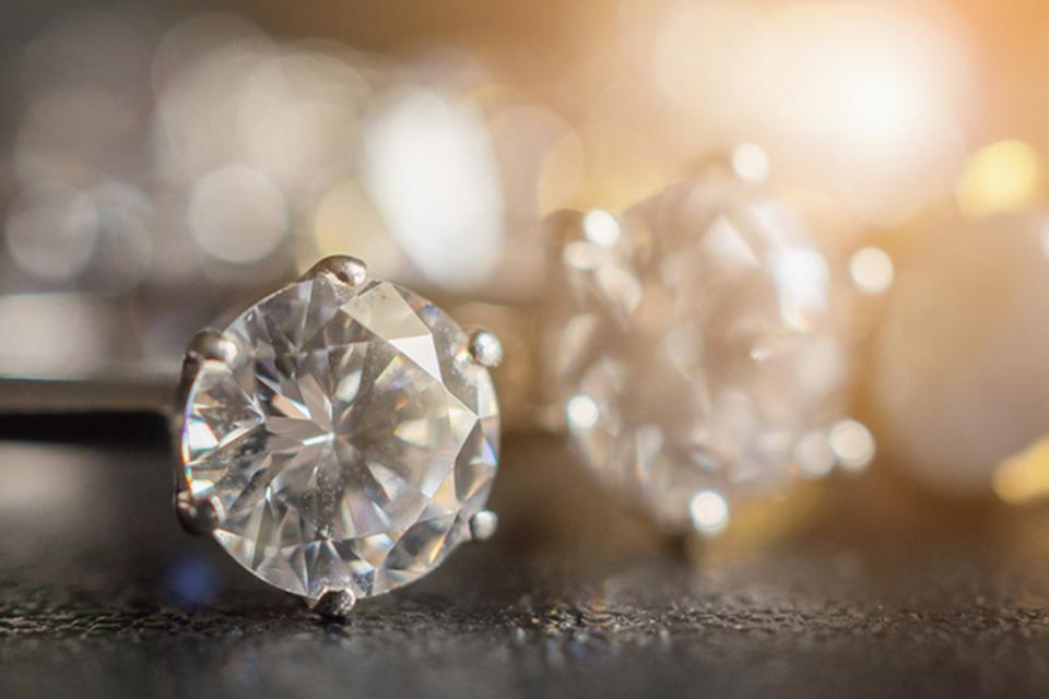 Kim cương được tạo ra như thế nào?