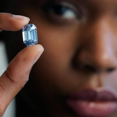 "De Beers Cullinan Blue" Viên kim cương xanh có giá 57,5 triệu USD