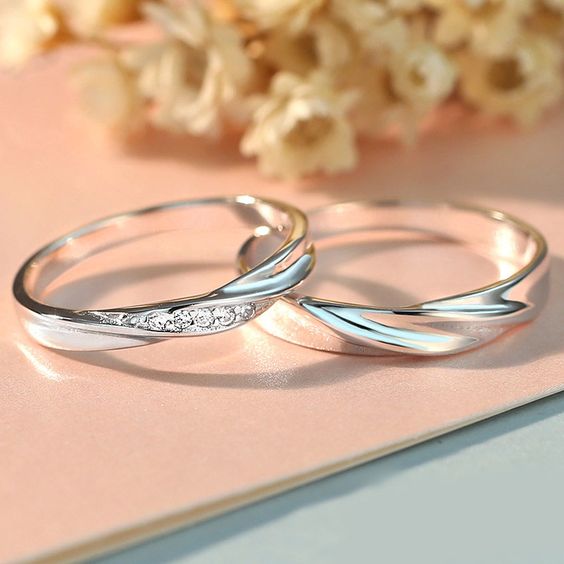 Tin Tức Kinh Tế 24h: Khi chụp ảnh cưới có nên đeo nhẫn cưới không?