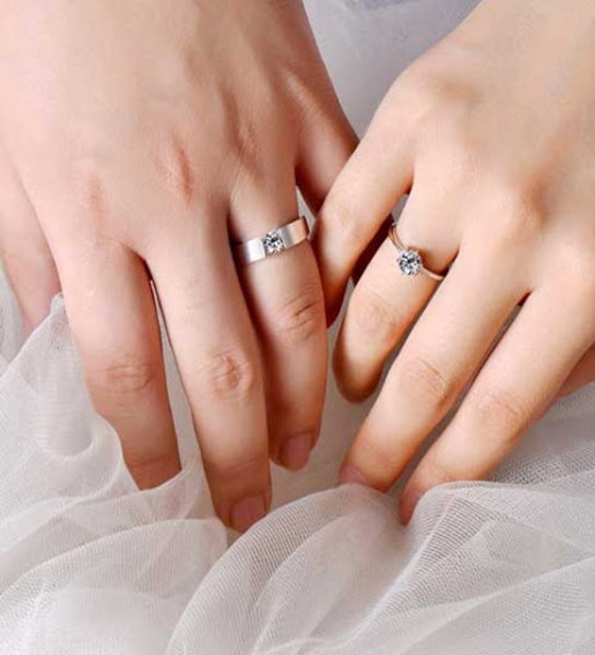 Có nên mua nhẫn cưới đính đá không?