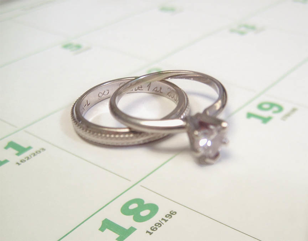 Đi mua nhẫn cưới có cần xem ngày, xem giờ không?