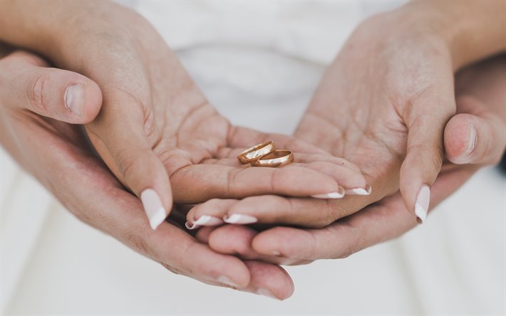 Mua nhẫn cưới nên chọn vàng gì?