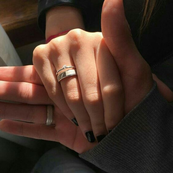 Nhẫn đính hôn và nhẫn cưới đeo ngón nào?, nhẫn cầu hôn nên đeo tay nào