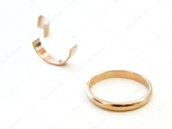 Nhẫn cưới bị nứt có sao không?