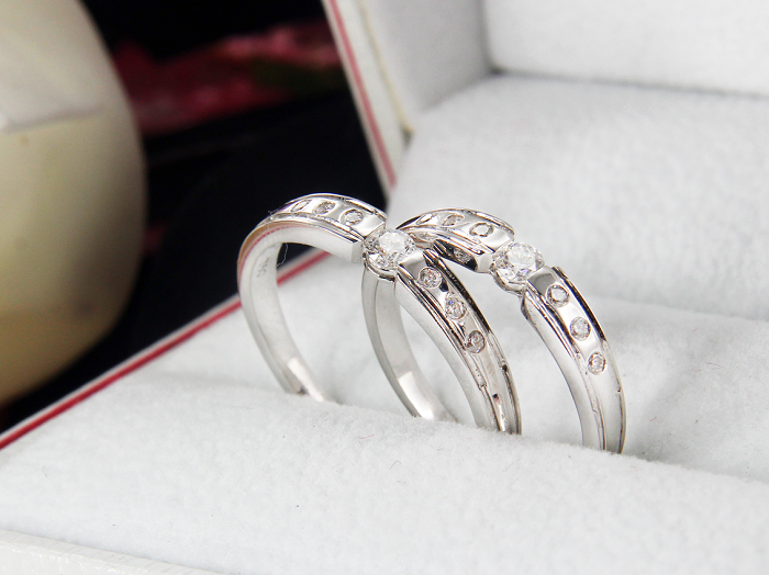 Nhẫn cưới kim cương Jemmia dành cho những người thích phong cách, cá tính.
