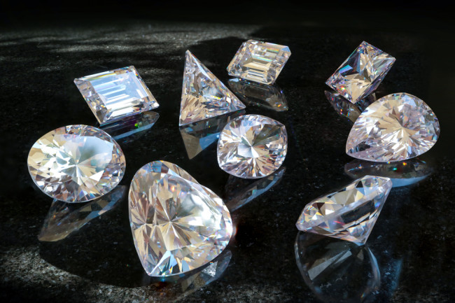 Nhẫn kim cương 4 ly giá bao nhiêu tiền?
