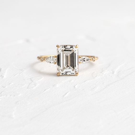 Nhẫn kim cương Emerald đẹp dịu dàng cho nàng 