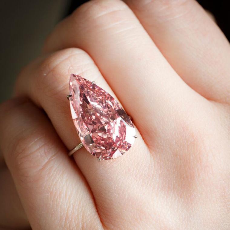 Nhẫn kim cương màu hồng hình giọt nước cực đẹp 