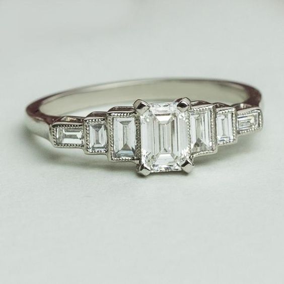 Nhẫn nữ kim cương Baguette đơn giản