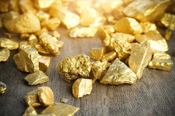 Năm 2000, giá vàng theo đà mà tăng vọt bởi nhiều nước cho phép tư hữu lượng vàng, thúc đẩy vàng trở thành một lựa chọn giao dịch và tích trữ hàng đầu.