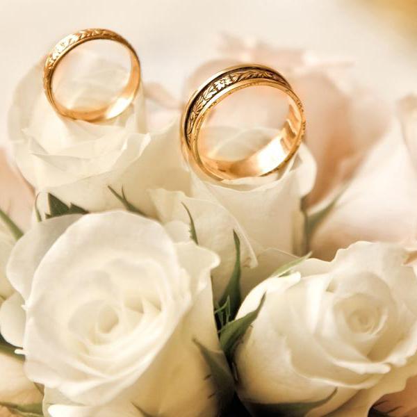 Nhiều cặp đôi thường chọn nhẫn vàng 18k vì thiết kế hiện đại của nó.