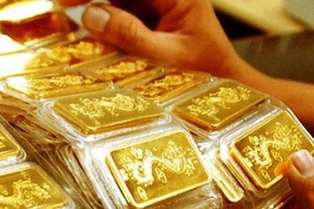Vì sao giá vàng hôm nay trong nước cao hơn thế giới?