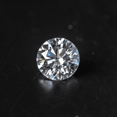 Kim cương 6.8 ly được cho là mang đến sự may mắn, tài lộc và bình an cho người sở hữu.