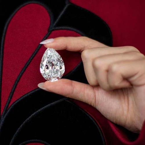 Hình 1: Tại sao nhiều người quan tâm có 10 triệu nên mua kim cương hay gửi tiết kiệm?
