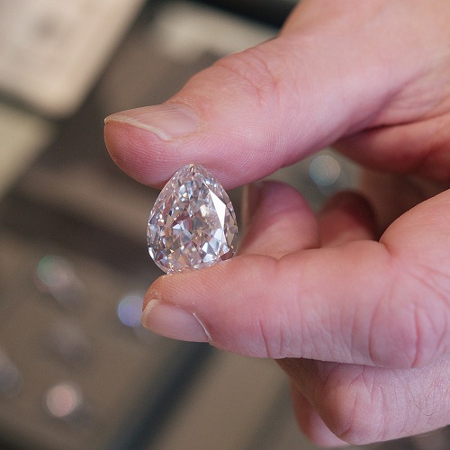 Hình 3: Với 10 triệu mua kim cương hay gửi tiết kiệm, có lợi nhuận không?