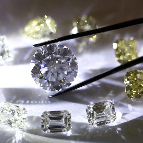 Hình 1: Có 200 triệu thì bạn nên mua kim cương hay gửi tiết kiệm?