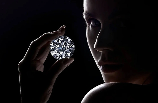 Có 400 triệu nên mua kim cương hay gửi tiết kiệm