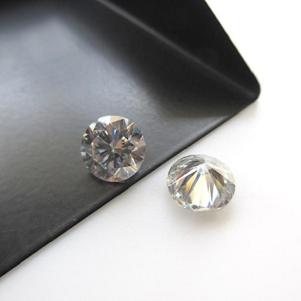 Hình 1: Tìm hiểu về việc mua kim cương hay gửi tiết kiệm