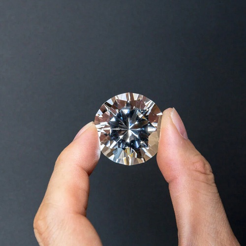 Hình 1: Tại sao nên tìm hiểu việc đầu tư kim cương hôm nay?