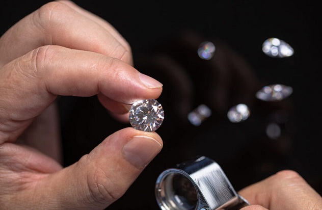 Đầu tư kim cương nên mua loại nào