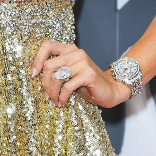 Hình 3: Nhẫn kim cương 20 carat của Paris Hilton