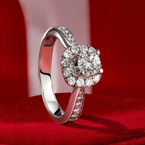 Hình 3: Quà tặng trang sức kim cương 50 năm ngày cưới đầy ý nghĩa
