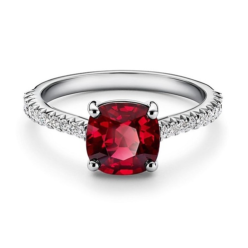 Hình 4: Nhẫn mặt đá ruby nữ vàng trắng thời thượng 