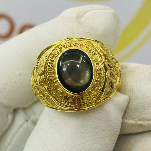 Hình 3: Nhẫn mỹ nam vàng 18k đính đá sapphire đen