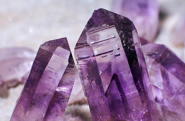 Đá Amethyst là một loại khoáng chất thạch anh