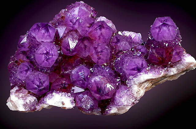 Truyền thuyết về đá Amethyst