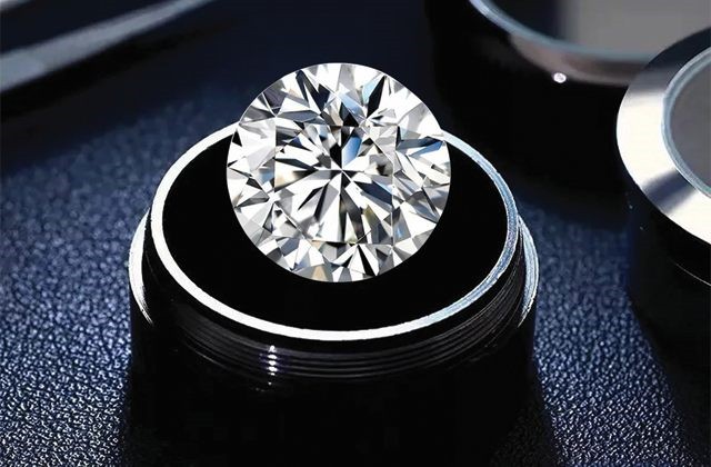 Đá Moissanite nhân tạo