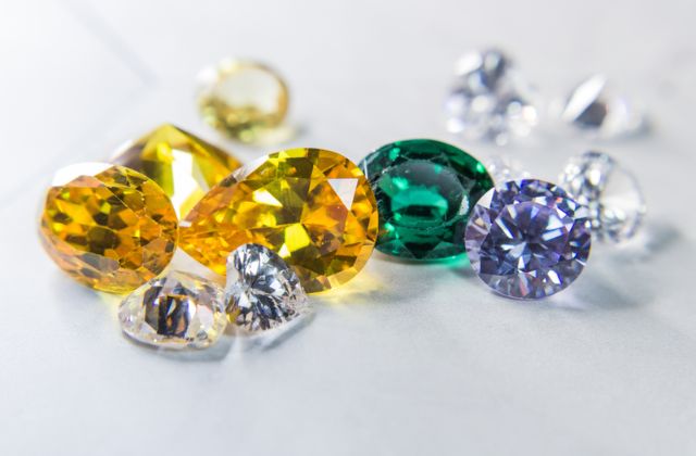 Ý nghĩa đá Topaz trong phong thủy 