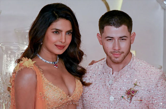 Priyanka Chopra và Nick Jonas đều trang sức có đính ngọc lục bảo