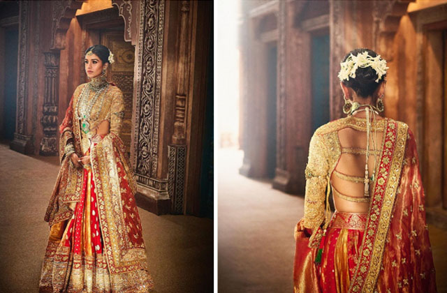 Váy lehenga cùng vòng cổ kim cương gắn thêm những viên lục bảo