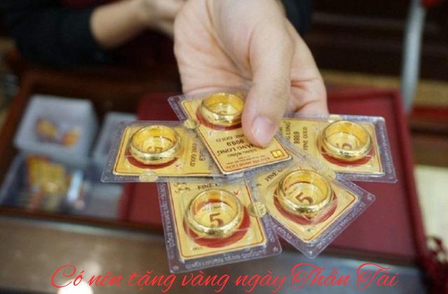 có nên tặng vàng ngày thần tài